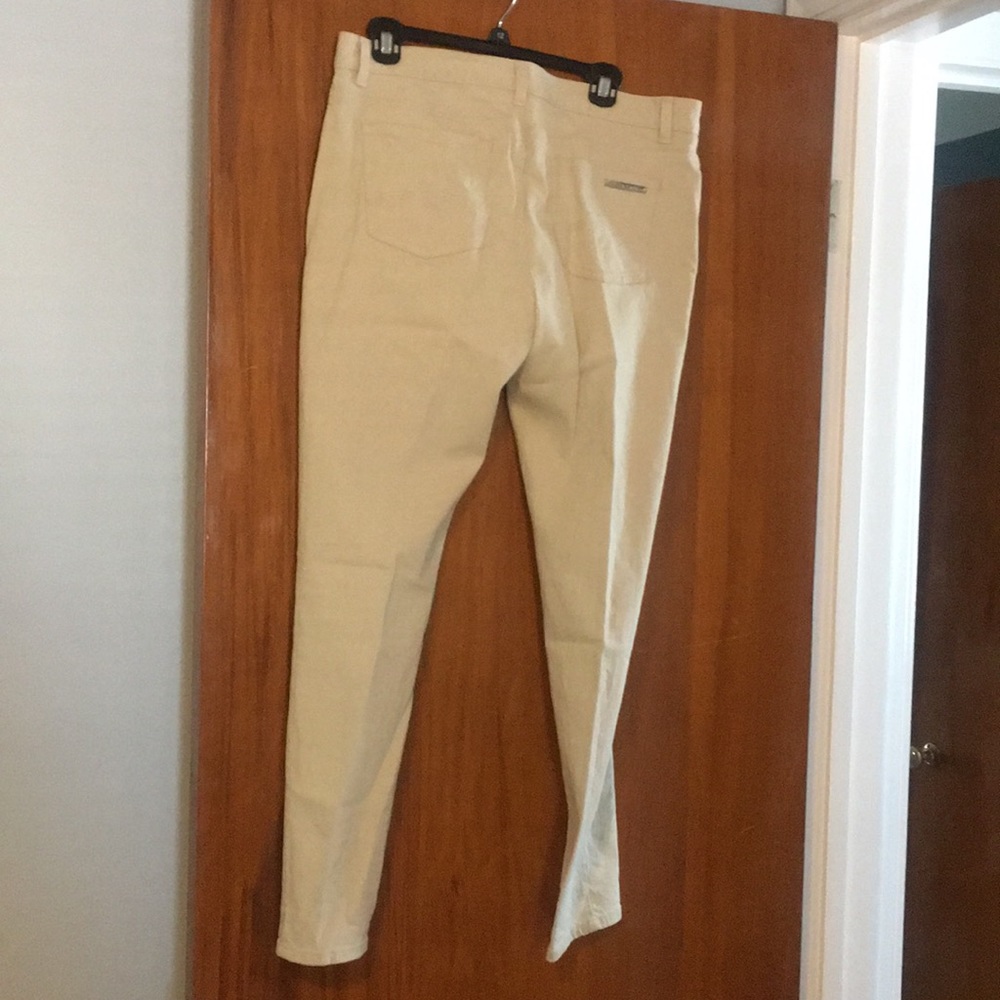 Jeans - Picture 2 of 3